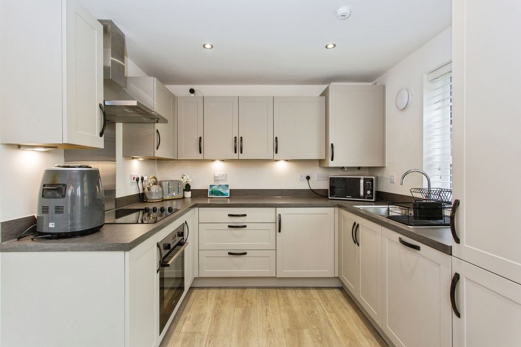 Property photo 3 of 17 Kitchen Diner