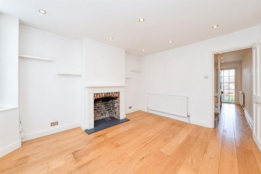 Property photo 2 of 12 32-Crescent-Road-4696.Jpg