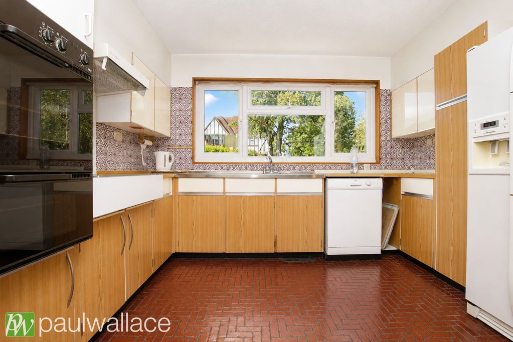 Property photo 3 of 25 Kitchen