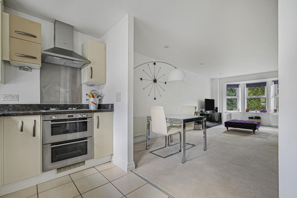 Property photo 1 of 11 Kitchen