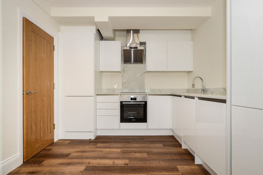Property photo 2 of 8 Pbox-Img.Jpg