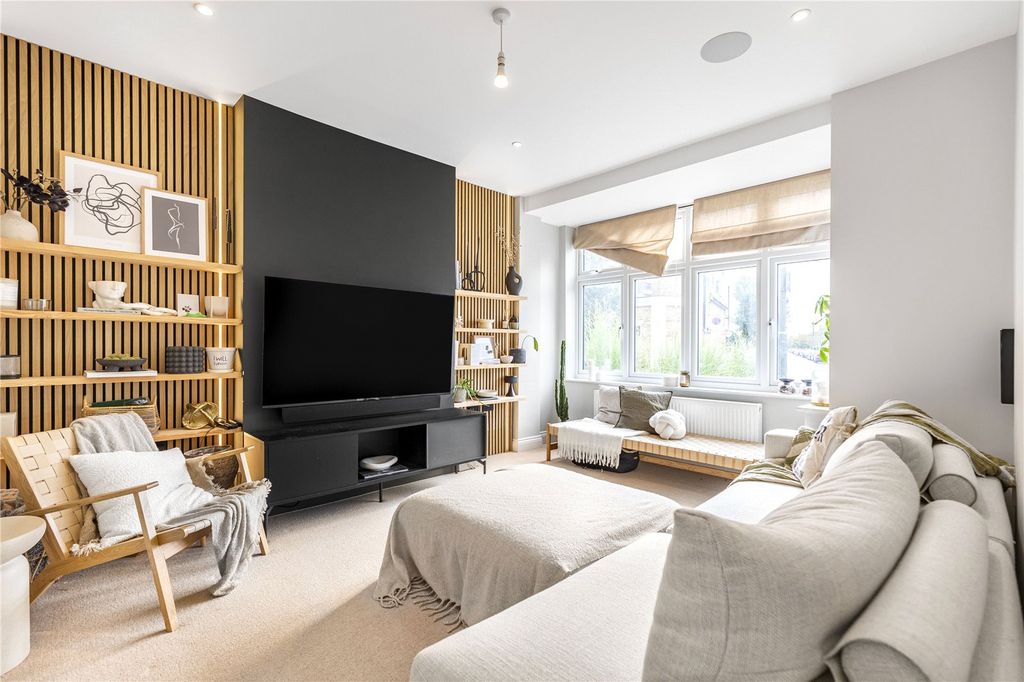 Property photo 1 of 11 Reception Room