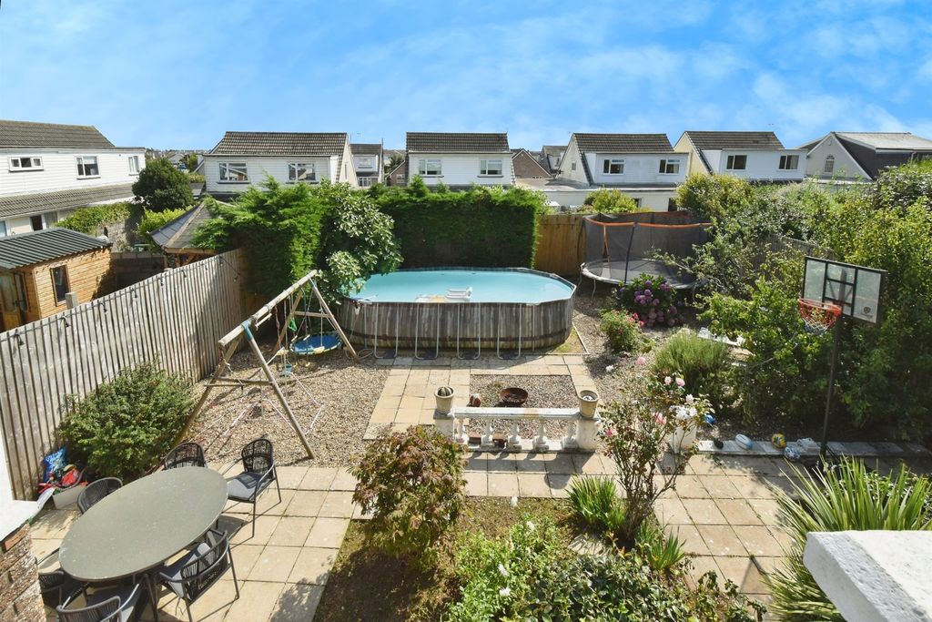 Property photo 3 of 32