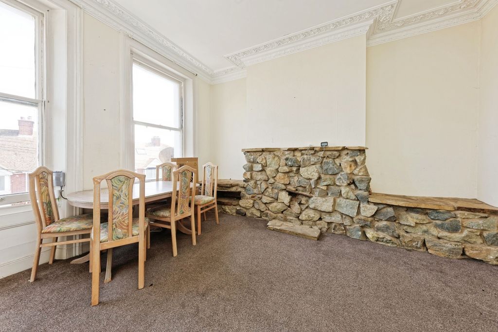 Property photo 3 of 19 Pbox-Img.Jpg