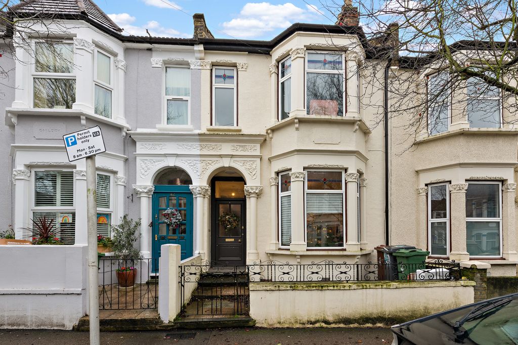 Property photo 2 of 25