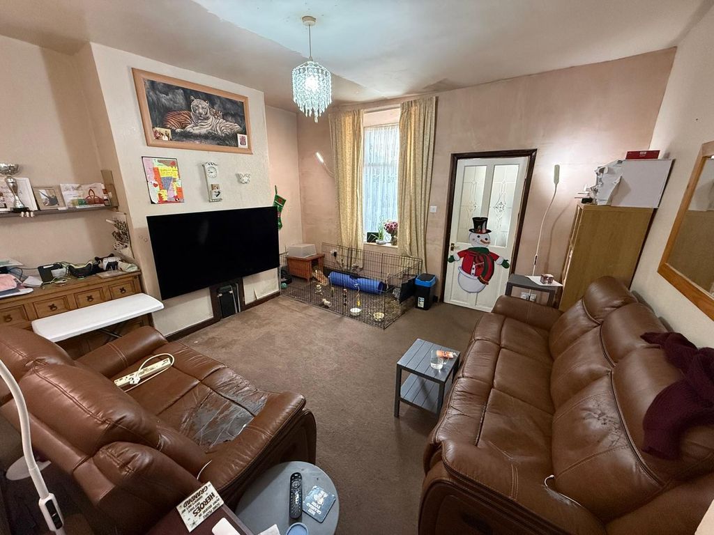 Property photo 2 of 21