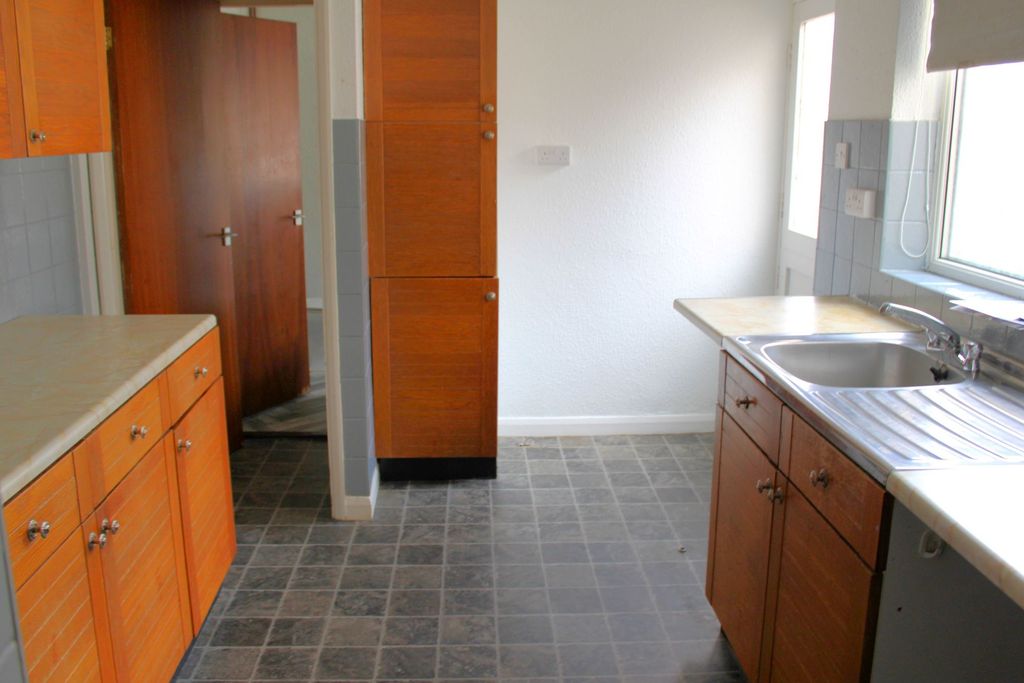 Property photo 3 of 13 Kitchen