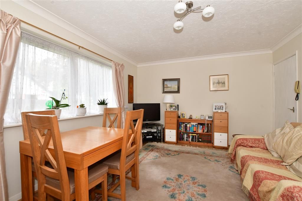 Property photo 3 of 7 Lounge/Diner