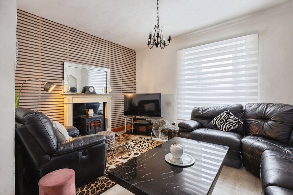 Property photo 2 of 20 Living Room