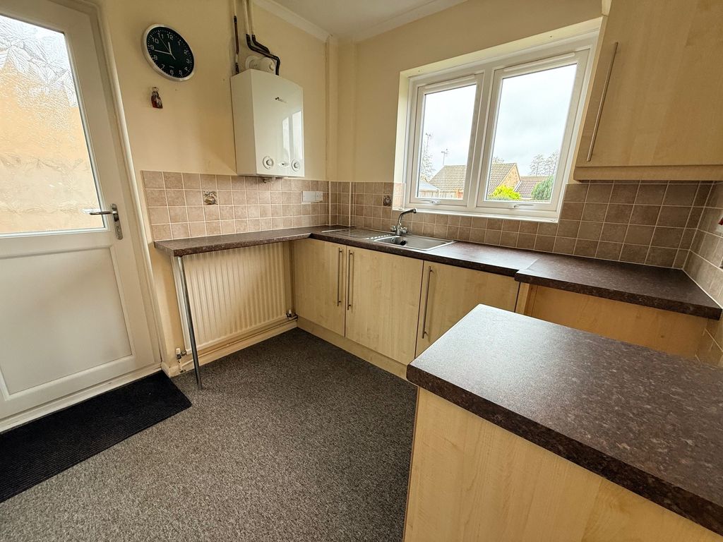 Property photo 3 of 12 Kitchen 2