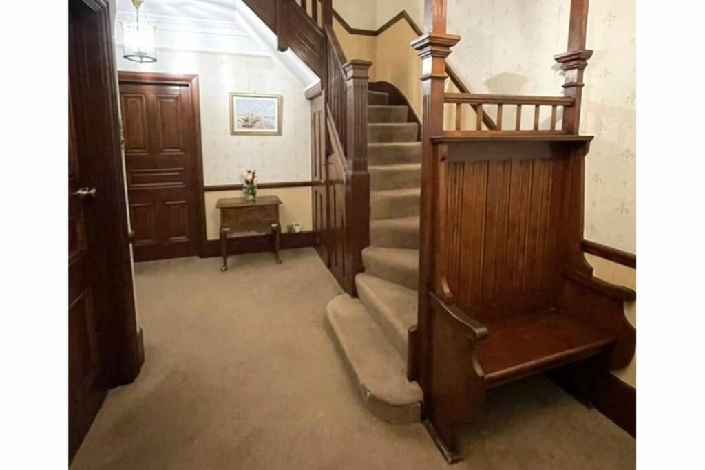 Property photo 2 of 31