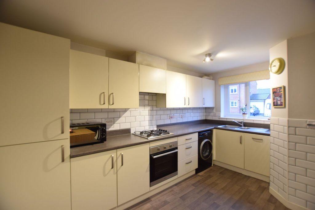 Property photo 2 of 12 Kitchen