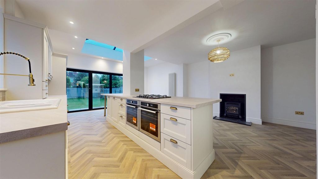 Property photo 2 of 31 Preston New Road Kitchen