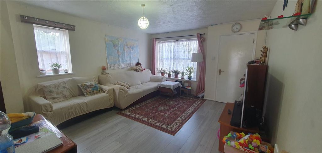 Property photo 2 of 12