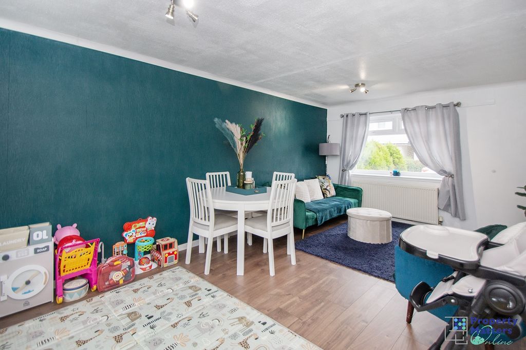 Property photo 3 of 16 Lounge