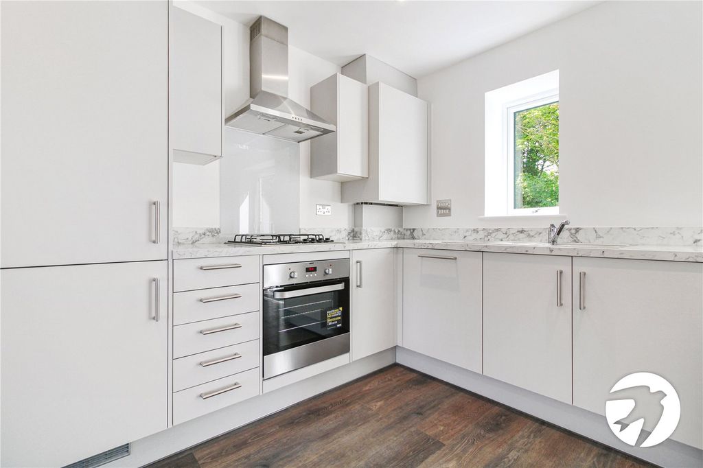 Property photo 3 of 6 Kitchen