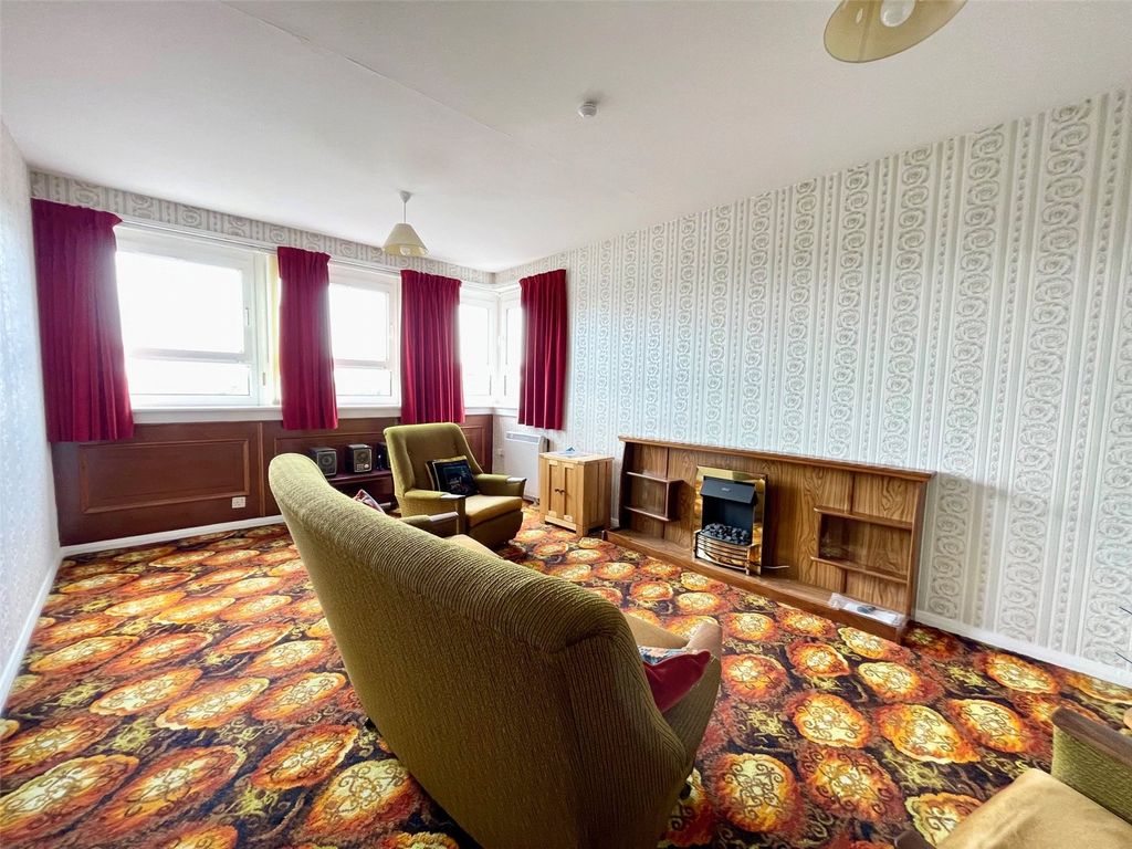 Property photo 3 of 12 Lounge 1