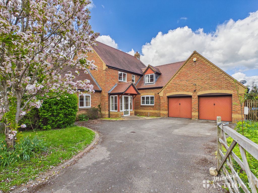 Property photo 1 of 14 Cam03852G0-Pr0634-Still002