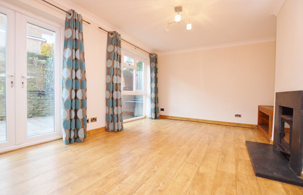 Property photo 2 of 7 Photo 2