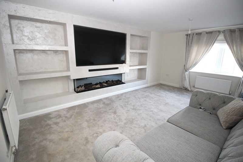 Property photo 2 of 18 Lounge