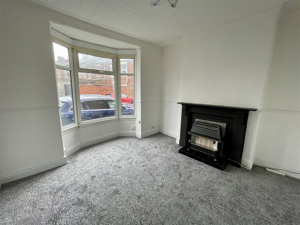 Property photo 2 of 8 Lounge