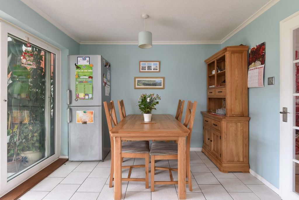 Property photo 3 of 16 4639649