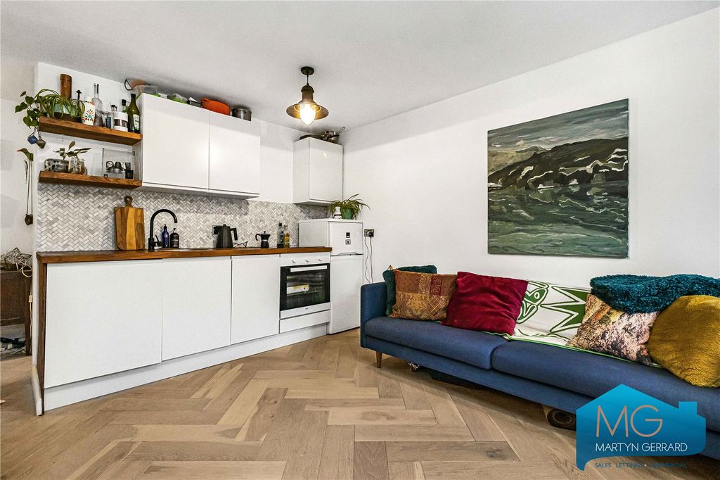 Property photo 2 of 11 Picture No. 15