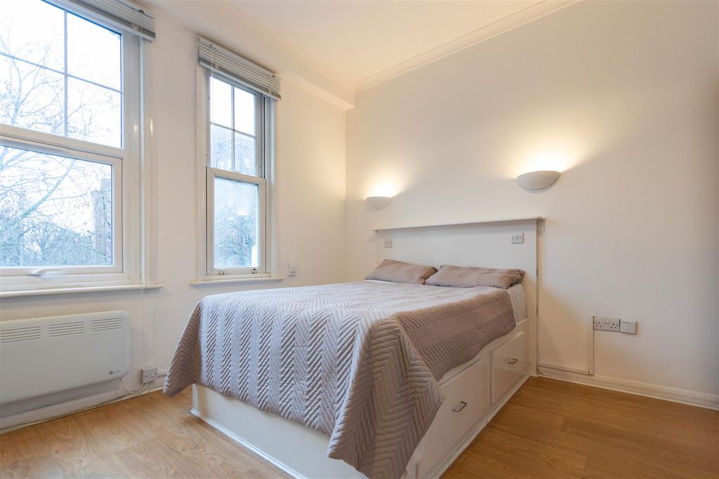 Property photo 2 of 5 Bed Area.Jpg