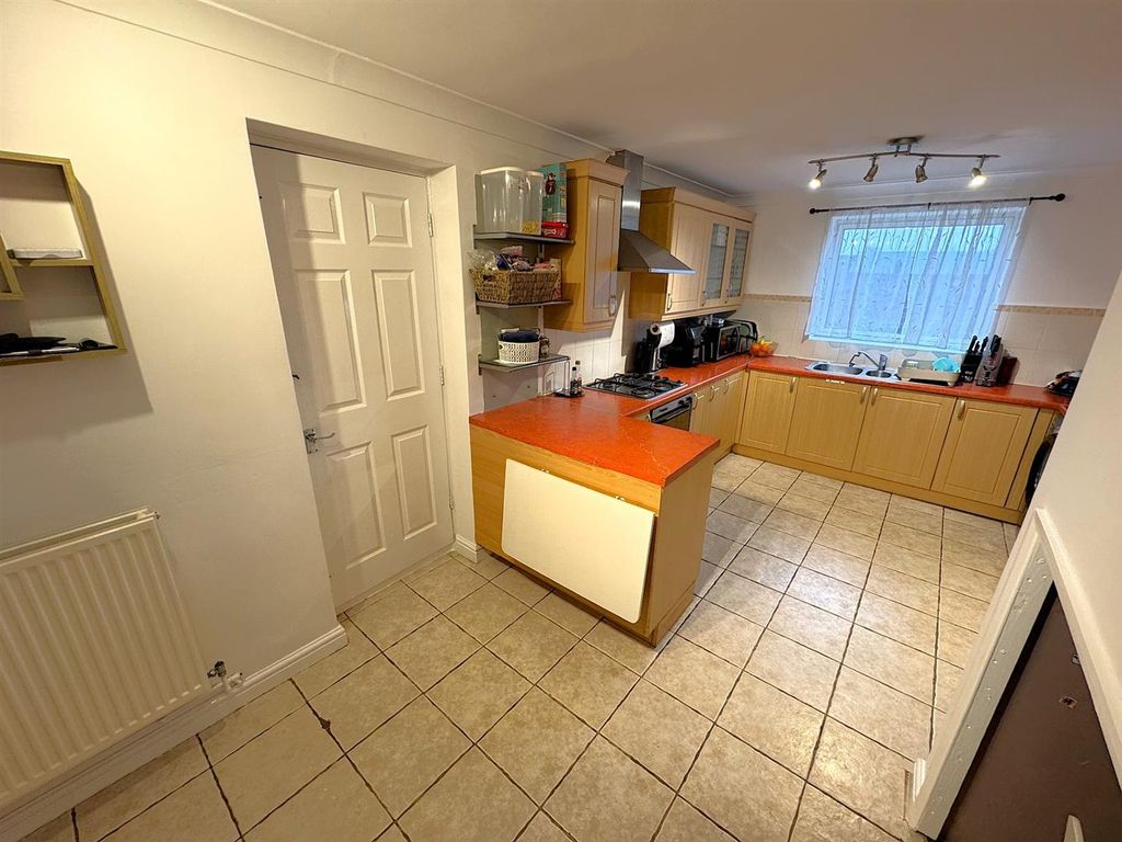 Property photo 3 of 23 Thumbnail_Img_3427.Jpg