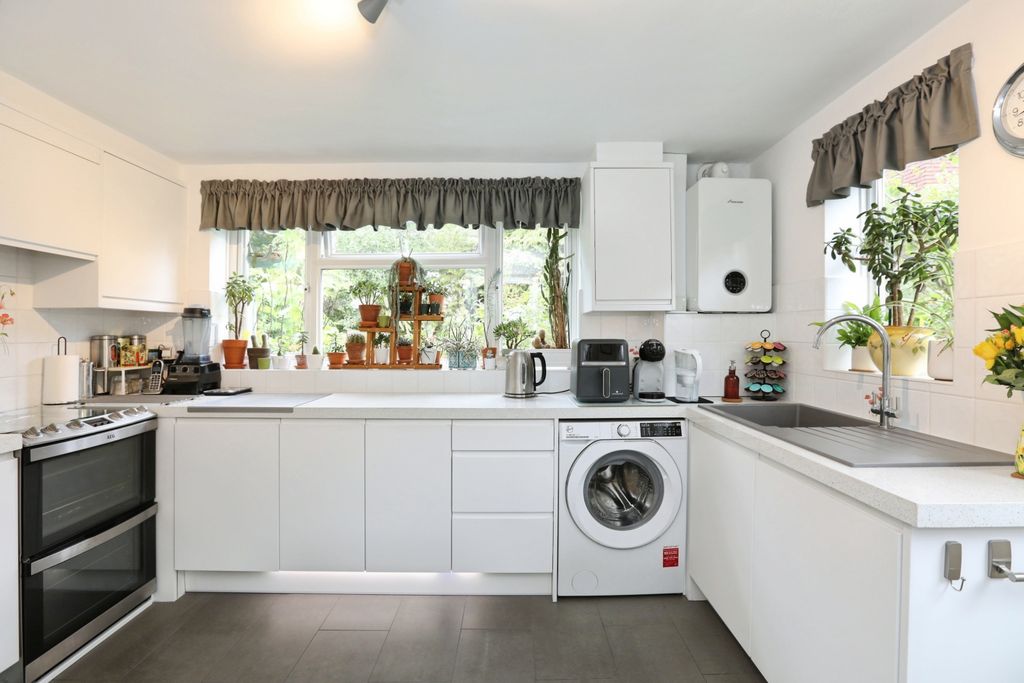 Property photo 2 of 18 Kitchen
