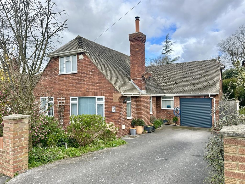 Property photo 1 of 32