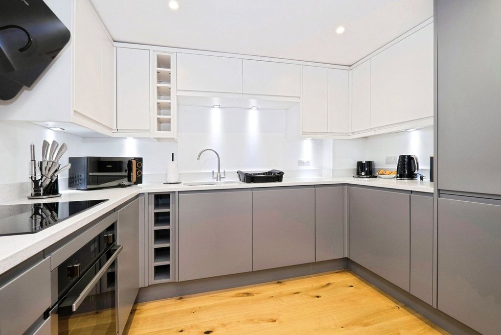 Property photo 2 of 17 Picture No. 08