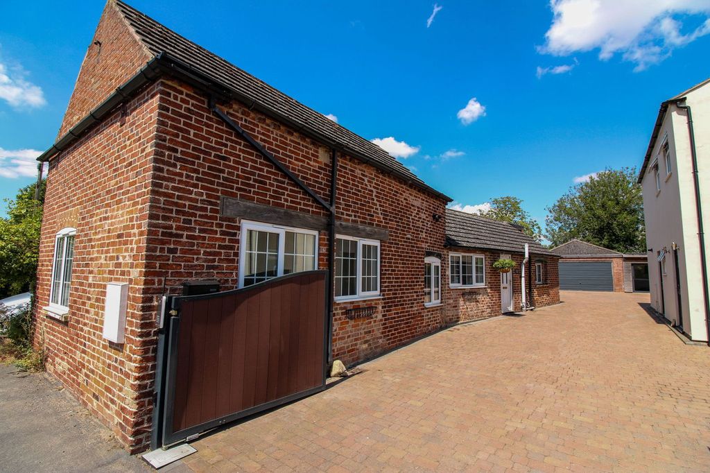 Property photo 2 of 34