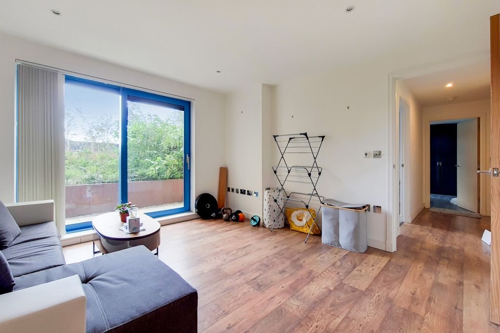 Property photo 3 of 11