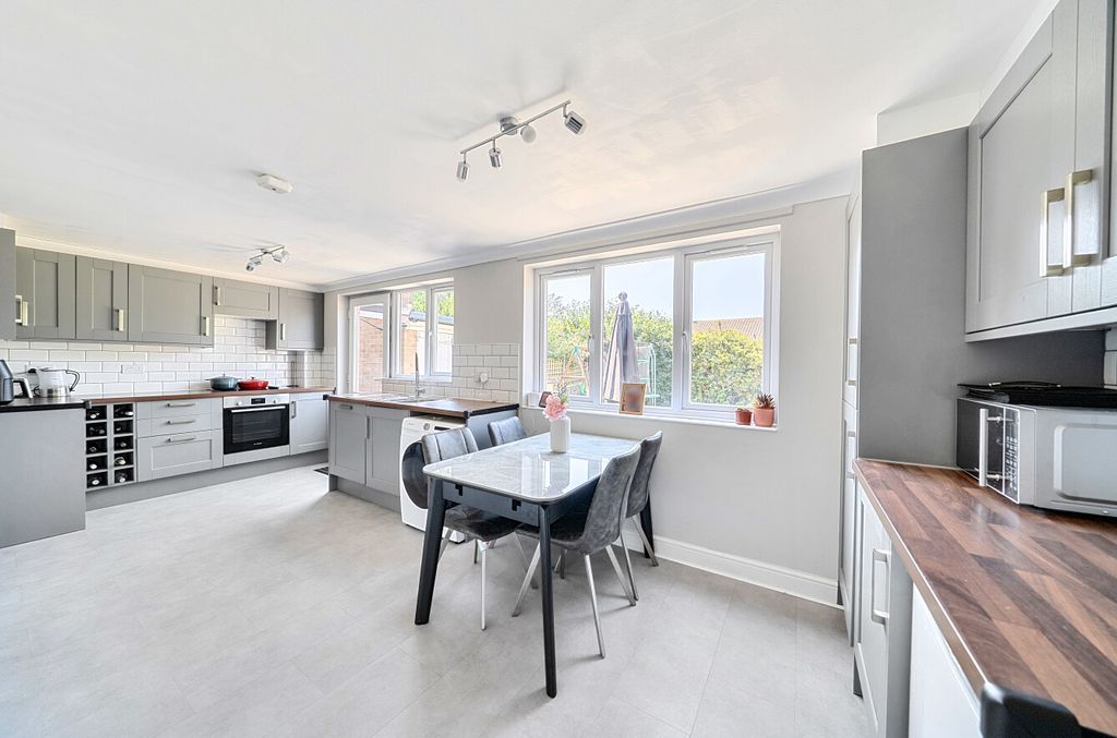 Property photo 2 of 16 1493903-5-6A58Cdb...