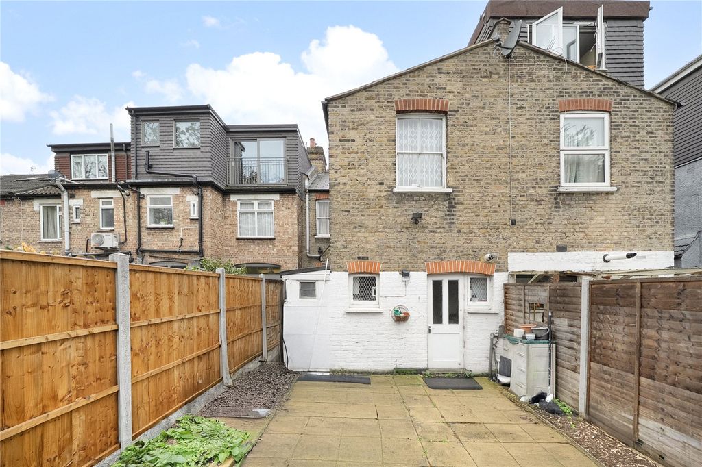 Property photo 2 of 16 Picture No. 11