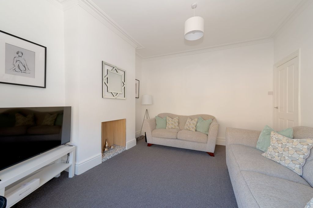 Property photo 3 of 25