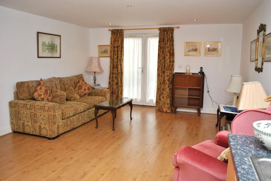 Property photo 3 of 5 Living Room