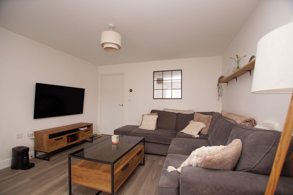 Property photo 2 of 17 Lounge