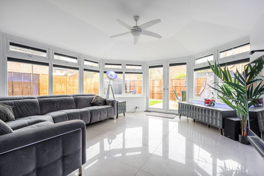 Property photo 3 of 21