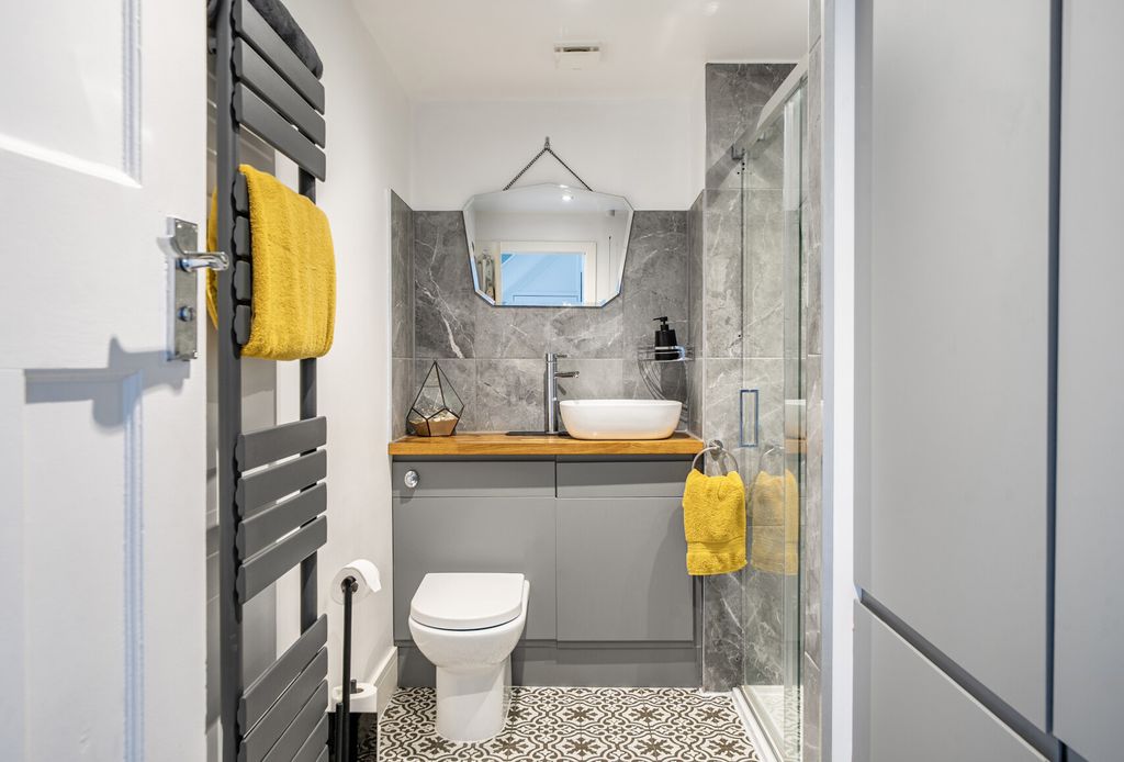 Property photo 2 of 25 Shower Room