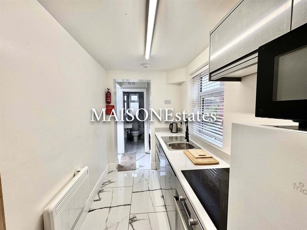 Property photo 3 of 11 Kitchen.Jpg