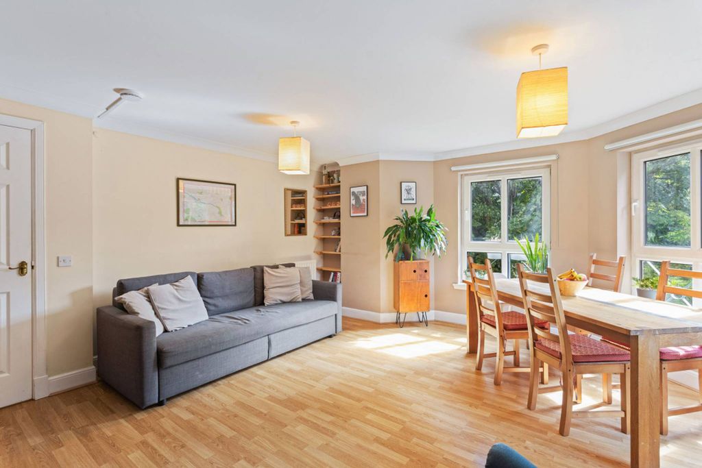 Property photo 2 of 23