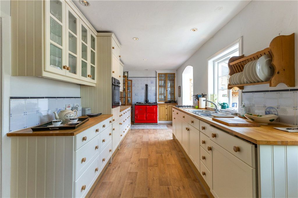 Property photo 3 of 21 Kitchen