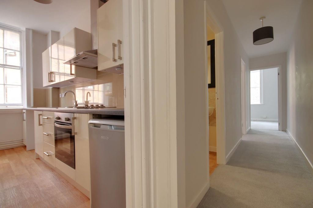 Property photo 3 of 9 Entrance Hall