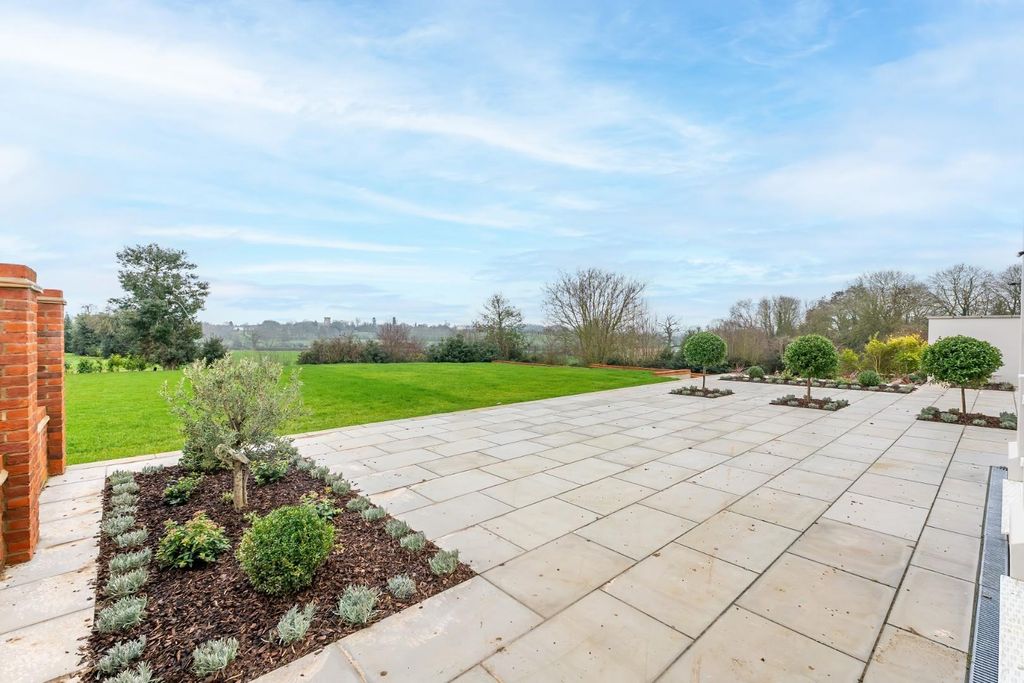 Property photo 2 of 21