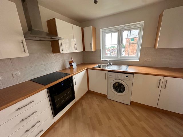 Property photo 2 of 9 Kitchen