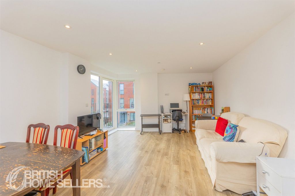 Property photo 2 of 20 Picture No. 14