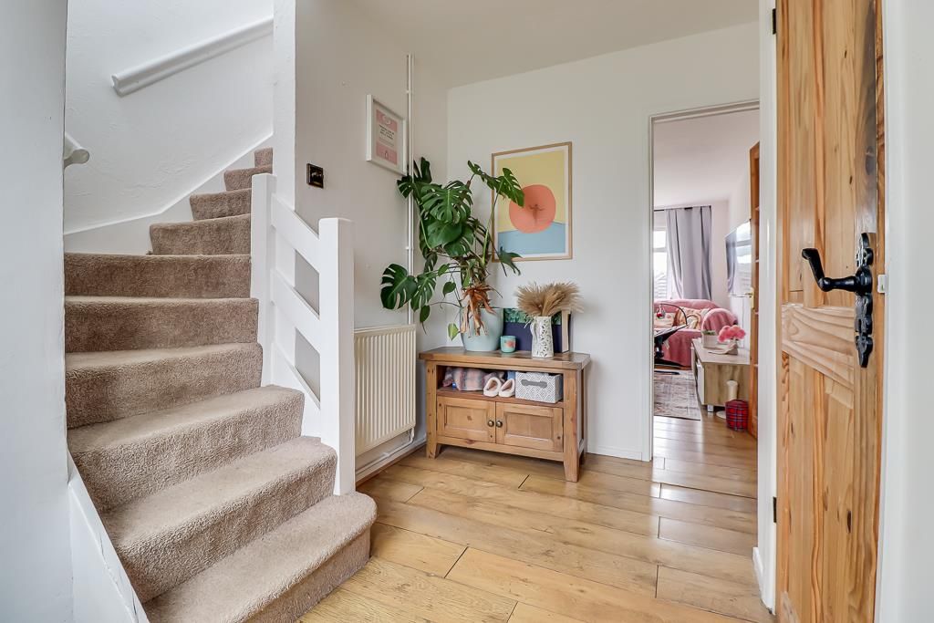 Property photo 2 of 14 Entrance Hall