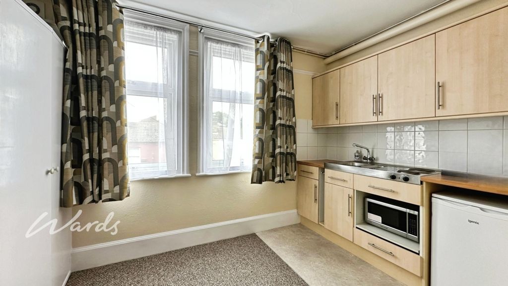 Property photo 2 of 11 Kitchen